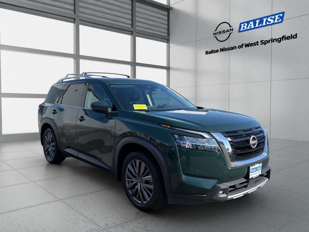 2023 Nissan Pathfinder SL 4WD's photo
