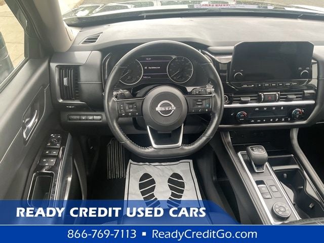 2023 Nissan Pathfinder SL Premium