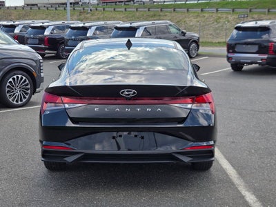 2023 Hyundai Elantra SE