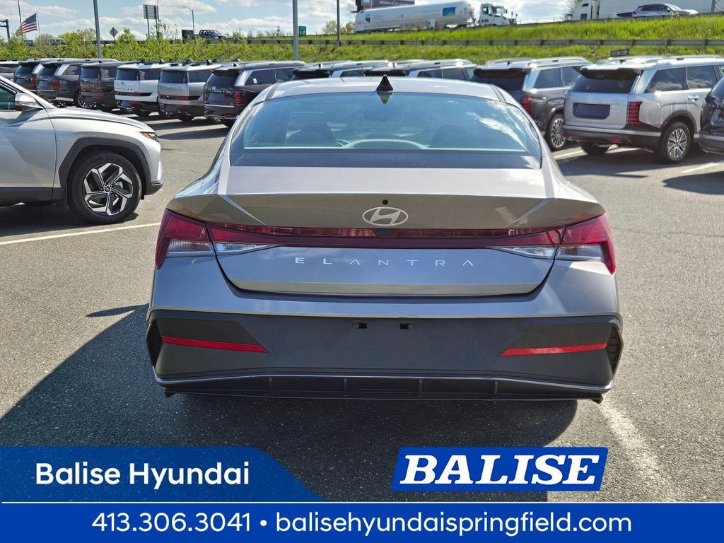 2024 Hyundai Elantra SE