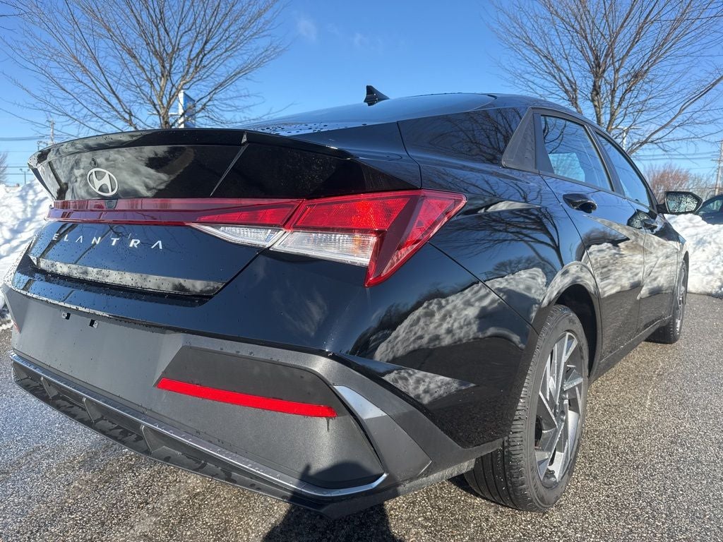 2025 Hyundai Elantra SEL Sport