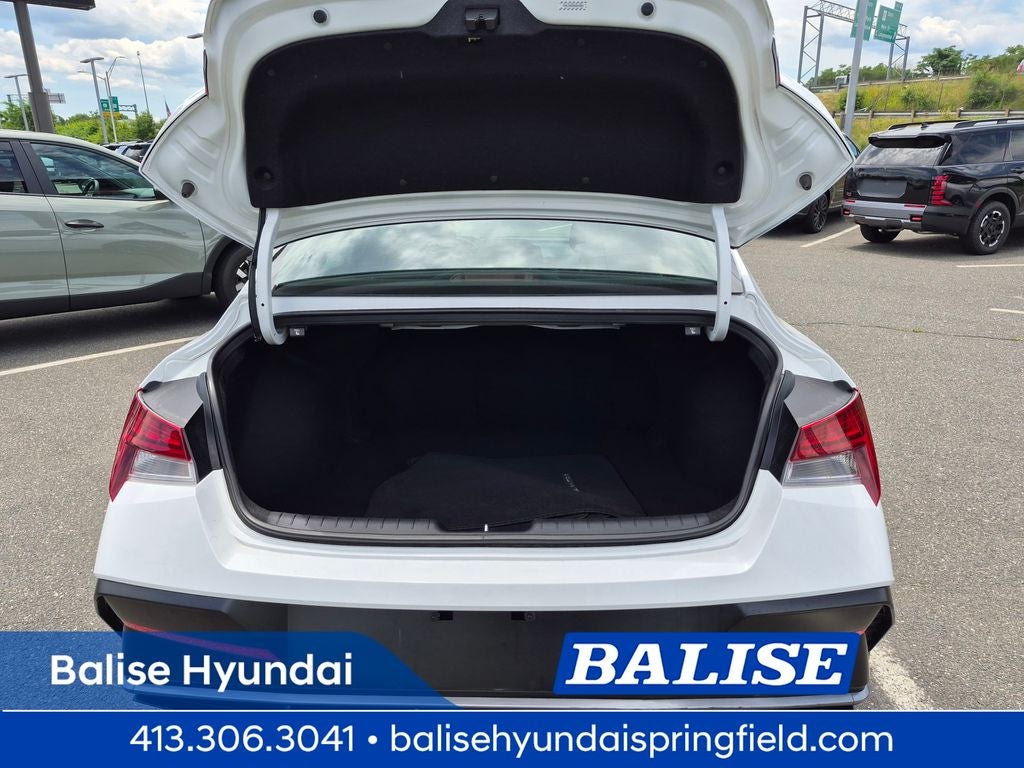 2024 Hyundai Elantra SEL - Photo 17