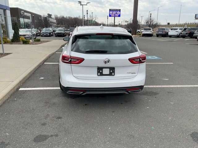 2020 Buick Regal TourX Essence