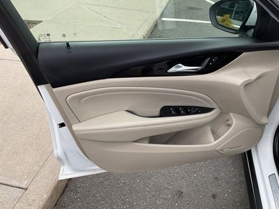 2020 Buick Regal TourX Essence