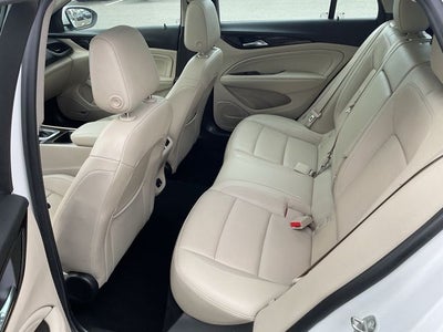 2020 Buick Regal TourX Essence