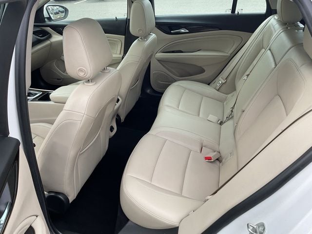 2020 Buick Regal TourX Essence